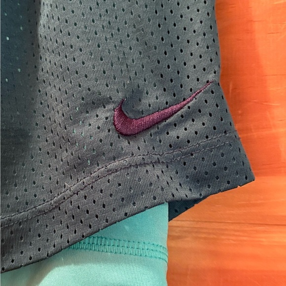 Nike Green Athletic Shorts with Two-Layer Design - Picture 5 of 11